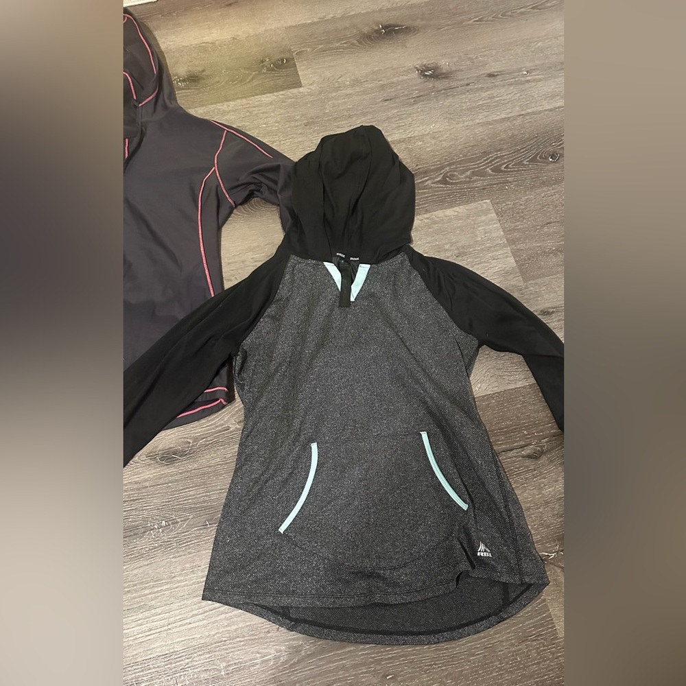 Two women size medium RBX althletic long sleeve tops - Picture 2 of 7